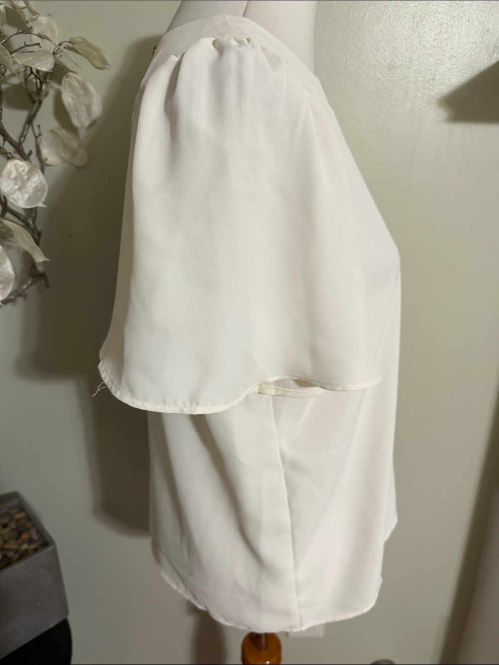 Ann Taylor Cream Short Flutter Sleeve Blouse - Picture 3 of 5